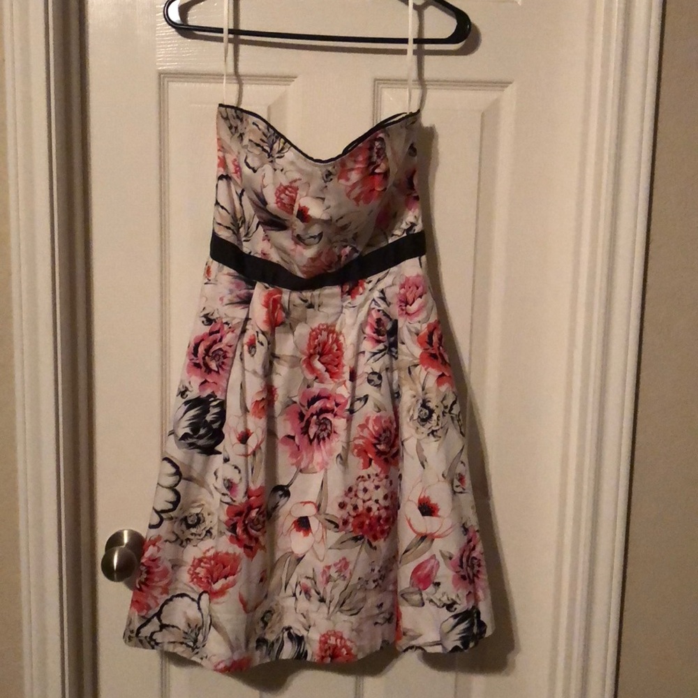 White House Black Market strapless dress Sz 6